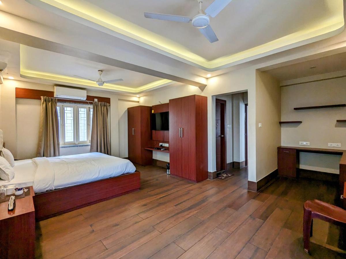The Aster Enclave Hotel Калькутта Экстерьер фото