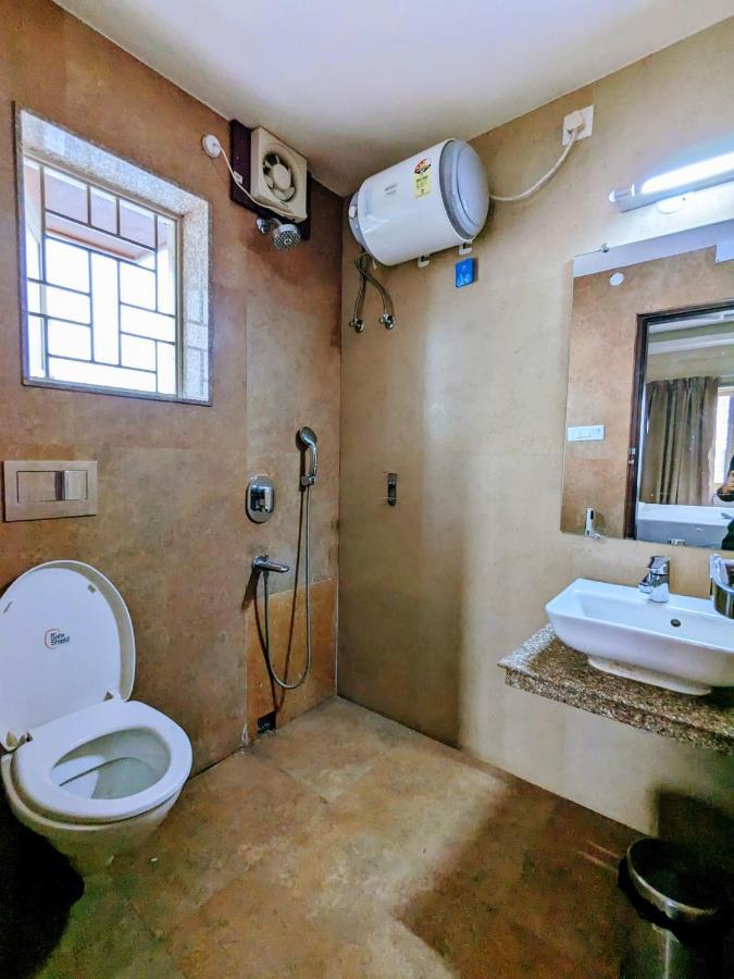 The Aster Enclave Hotel Калькутта Экстерьер фото