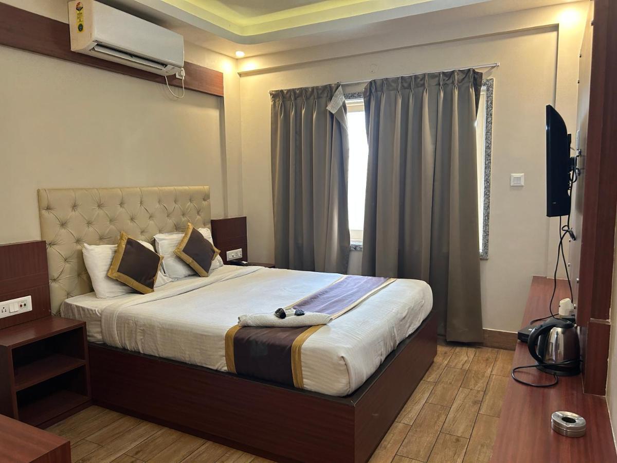 The Aster Enclave Hotel Калькутта Экстерьер фото