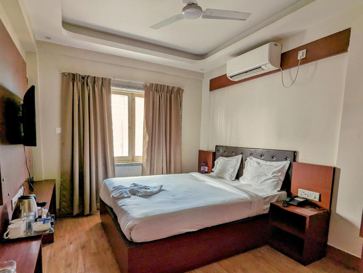 The Aster Enclave Hotel Калькутта Экстерьер фото