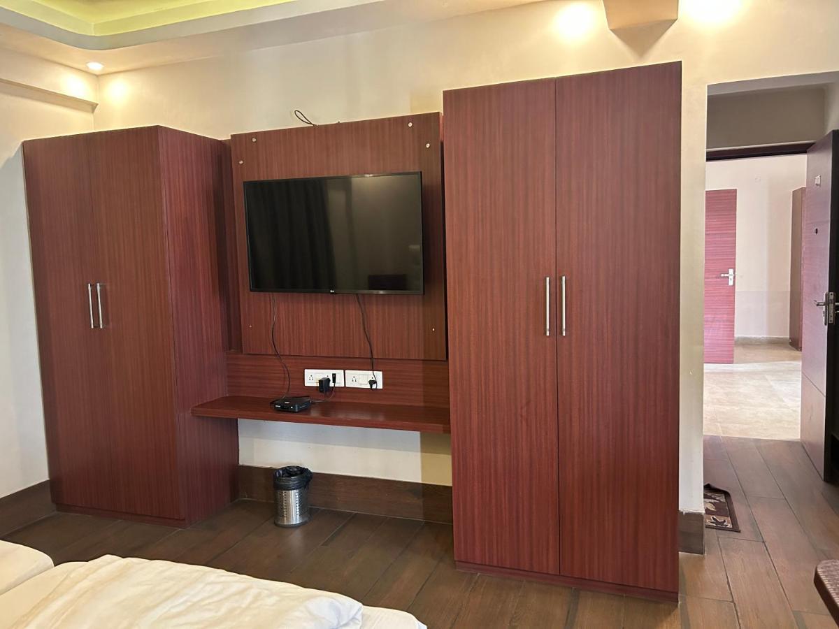 The Aster Enclave Hotel Калькутта Экстерьер фото