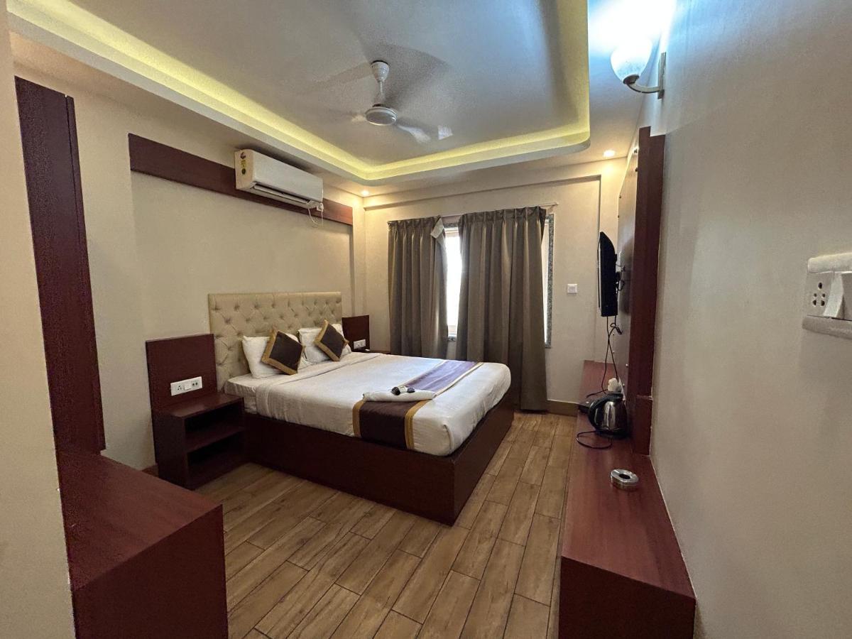 The Aster Enclave Hotel Калькутта Экстерьер фото